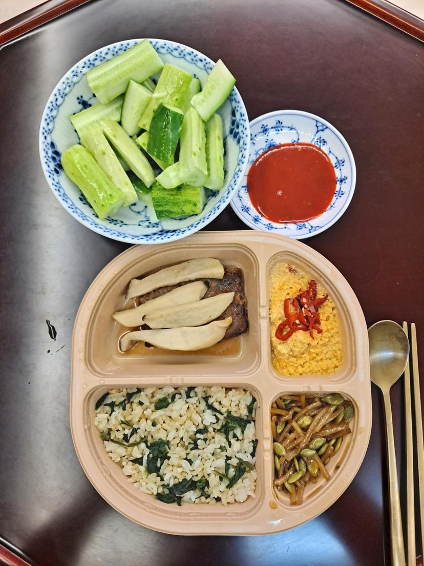 feed image