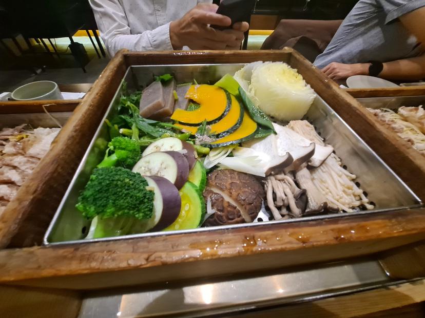 feed image