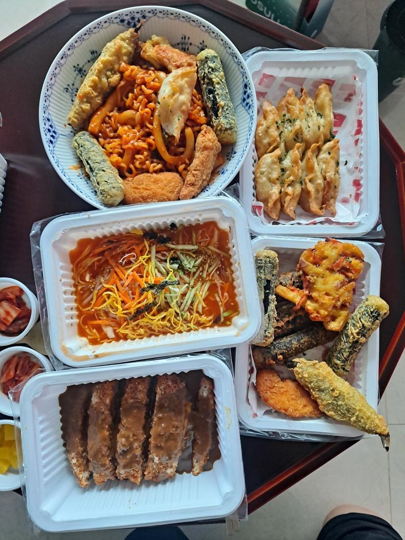 feed image