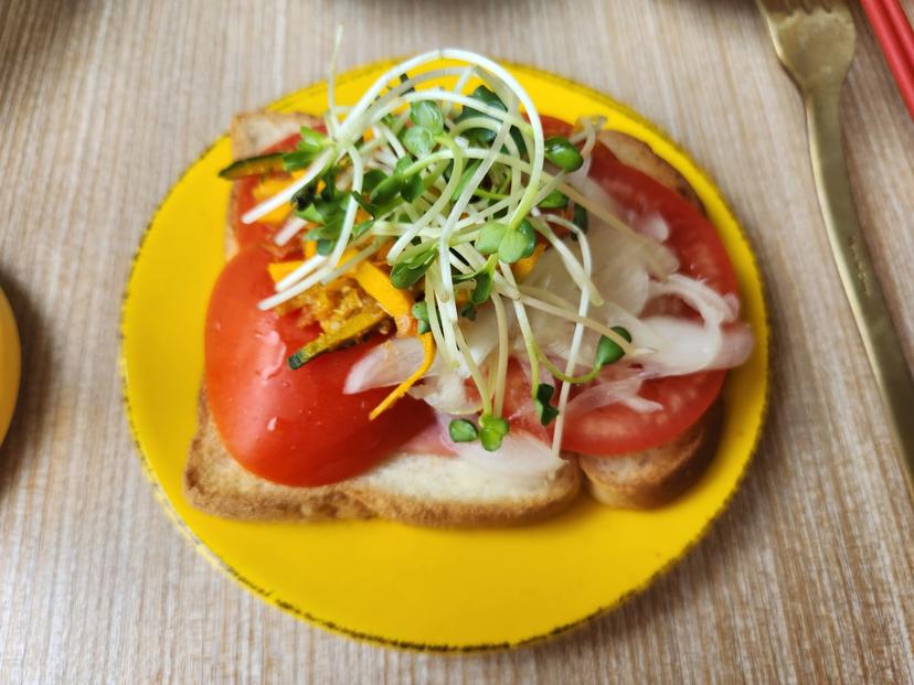 feed image