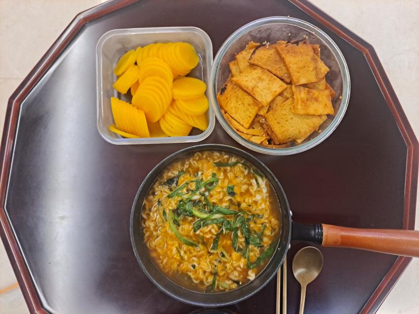 feed image