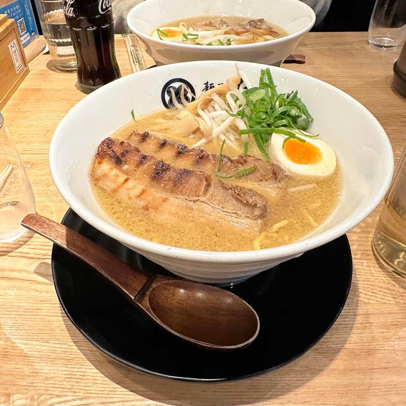 feed image