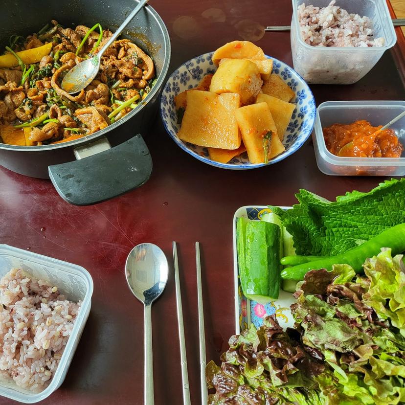 feed image