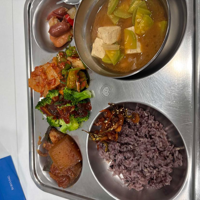 feed image